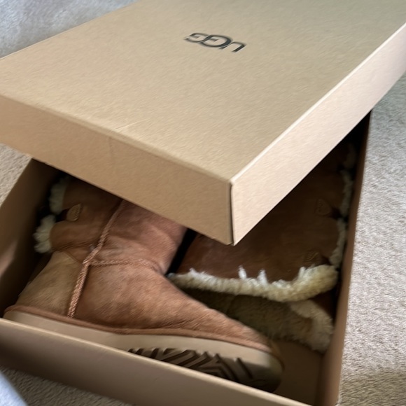 Embroidered Ugg Bailey Bow Tall - Picture 7 of 11